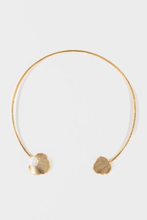 Orchid choker with freshwater pearl